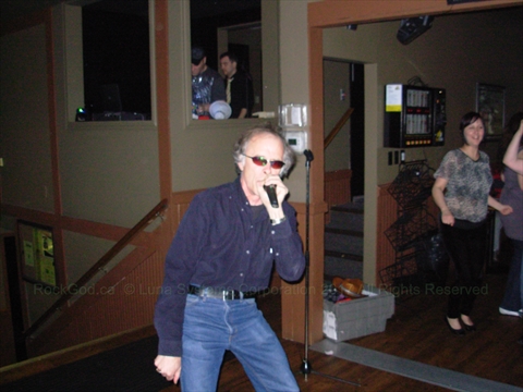 Garyoke singing at the Oliver Twist Pub